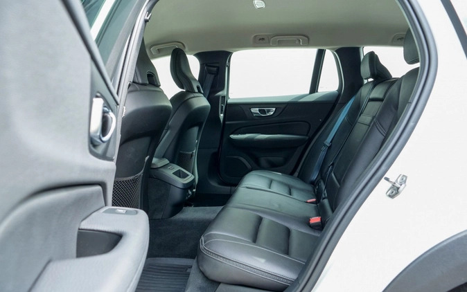 Volvo V60 Cross Country cena 144900 przebieg: 96700, rok produkcji 2020 z Słupsk małe 436